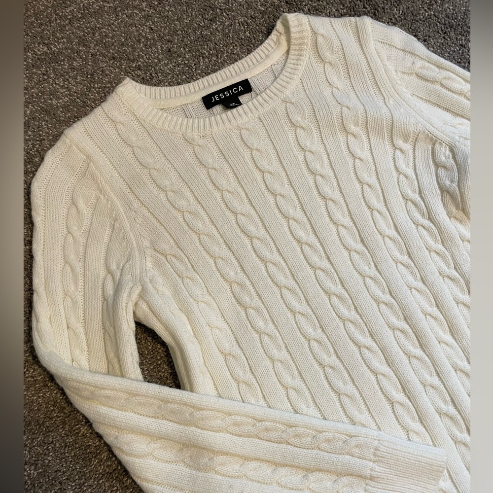 Jessica - Lightweight Cable Knit Sweater